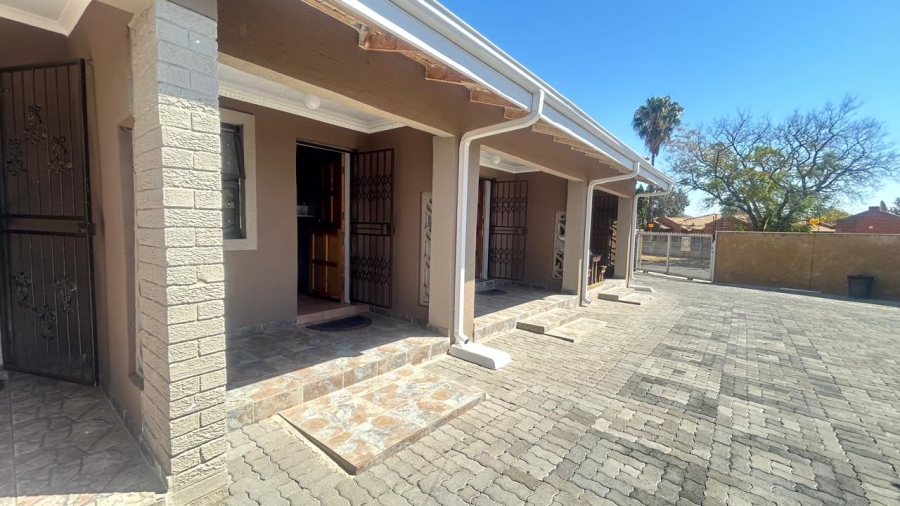 6 Bedroom Property for Sale in Protea Park North West